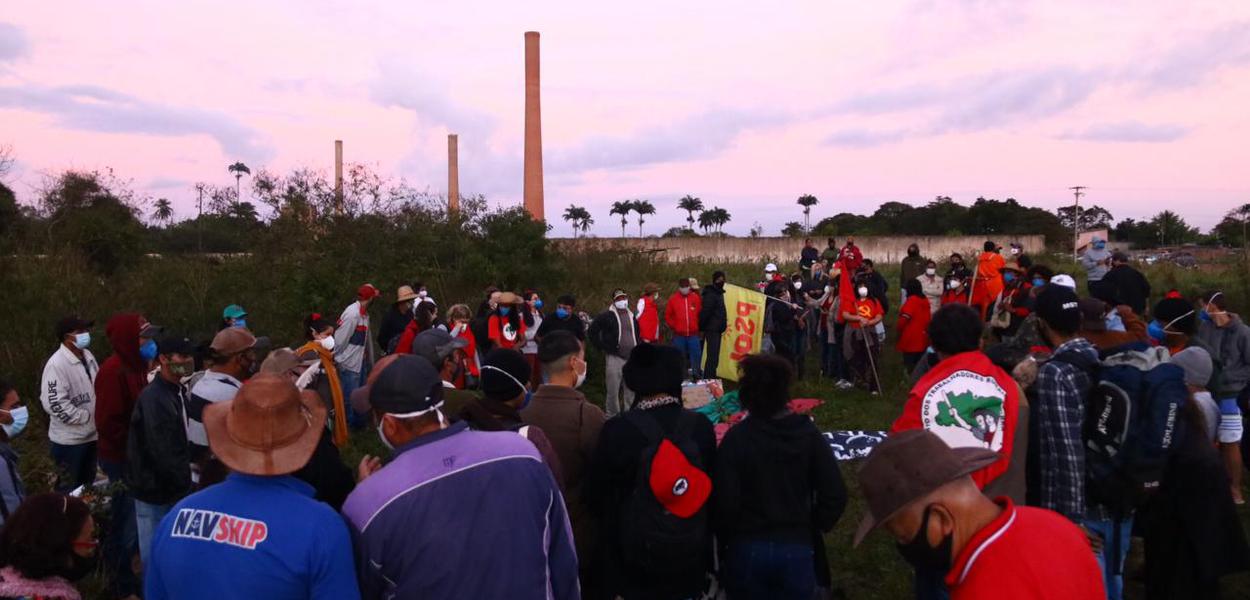 Famílias Sem Terra ocupam fazenda do Complexo Cambahyba