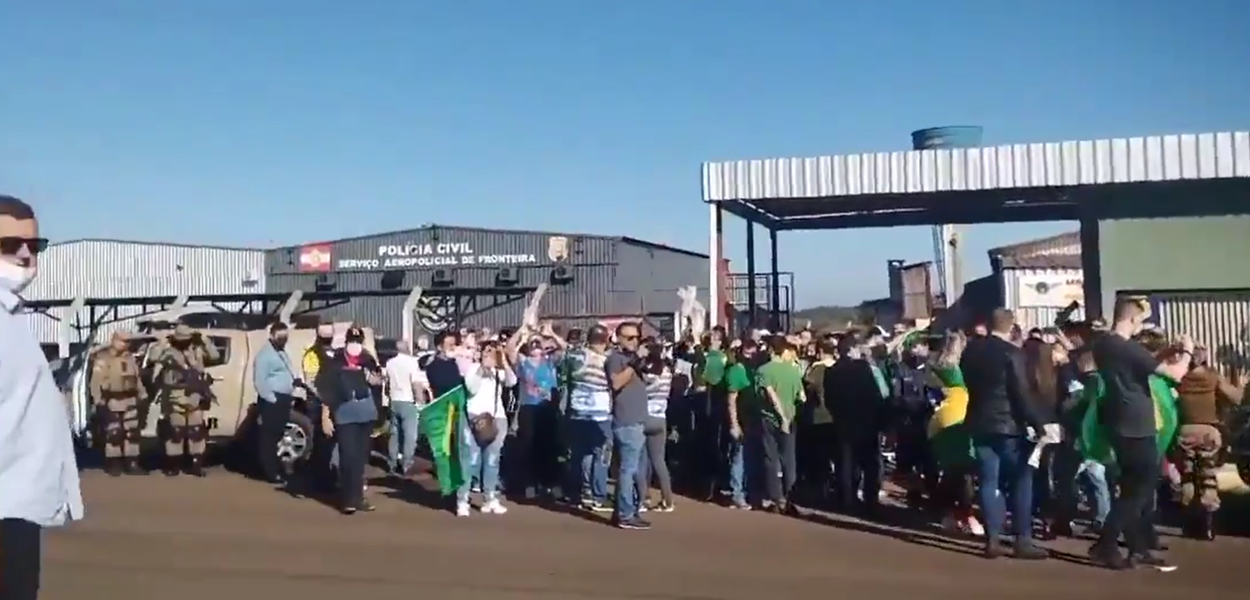 Bolsonarista ameaça jovens que protestam contra o governo em Chapecó