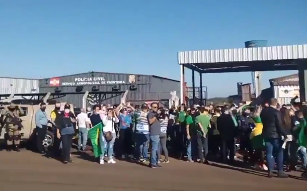 Bolsonarista ameaça jovens que protestam contra o governo em Chapecó