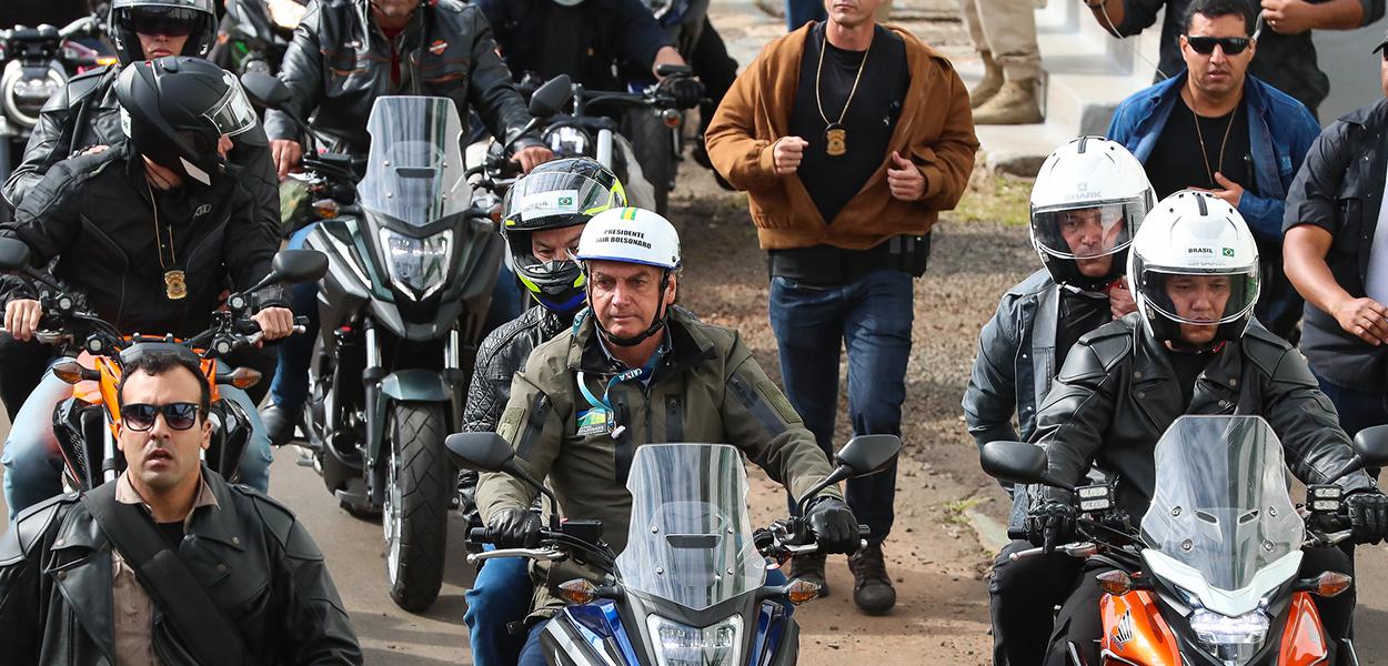 Bolsonaro em motociata em Chapecó