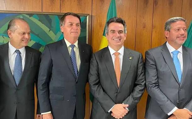 Bolsonaro com políticos do PP, partido do "Centrão". Da direita para a esquerda: Ricardo Barros, Ciro Nogueira e Arthur Lira