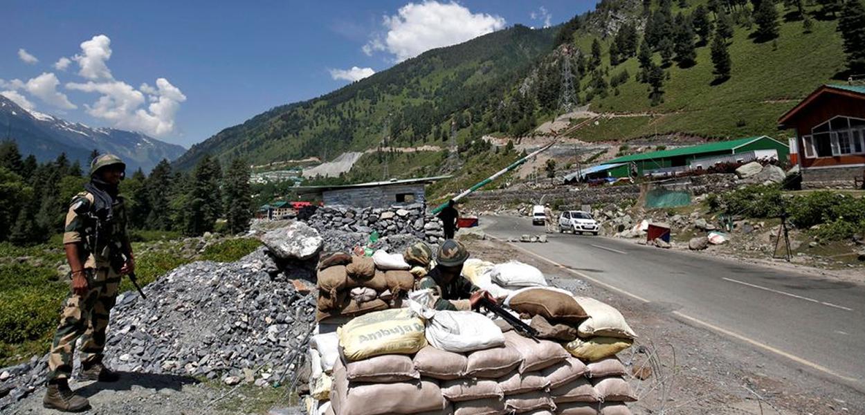 Tropas indianas na fronteira entre Índia e China