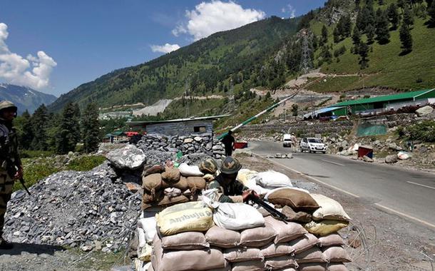 Tropas indianas na fronteira entre Índia e China