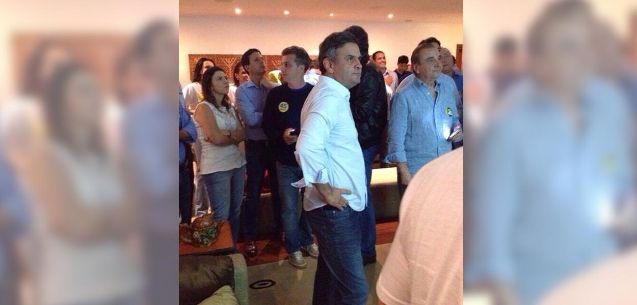 Acompanhado de políticos e celebridades, Aécio acompanhou a apuração da eleição de 2014 no apartamento de sua irmã, em BH