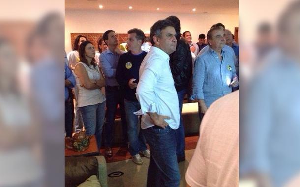 Acompanhado de políticos e celebridades, Aécio acompanhou a apuração da eleição de 2014 no apartamento de sua irmã, em BH