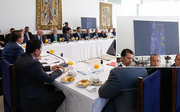 Reunião no Planalto com detalhe da foto de vídeo sendo projetado