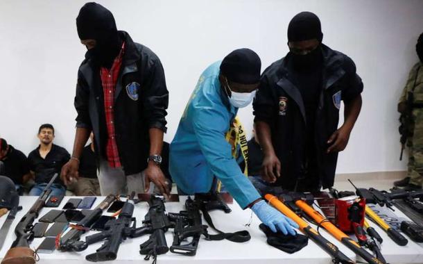 Armas apreendidas dos envolvidos no assassinato de Jovenel Moïse