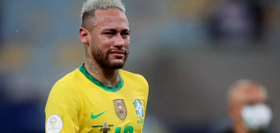 Neymar chora em campo depois da derrota para a Argentina