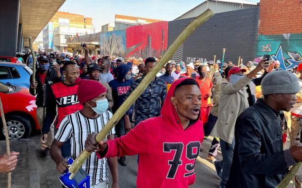 Manifestantes protestam na África do Sul contra prisão do ex-presidente Jacob Zuma