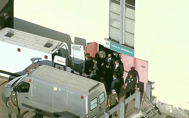 Bolsonaro é transferido para hospital em São Paulo.