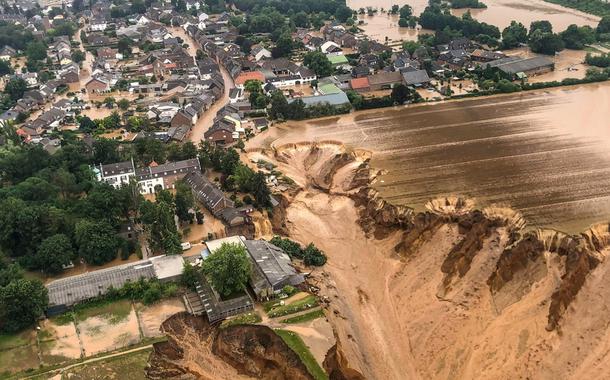 Enchentes na Europa já deixaram 153 mortos até este sábado (17)