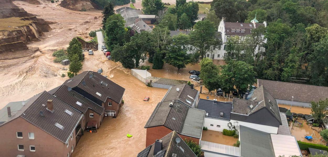 Enchentes no oeste da Alemanha são o pior desastre natural do país em mais de meio século