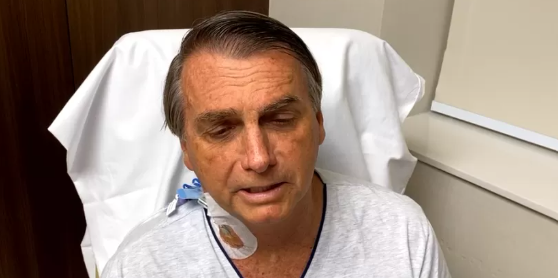 O presidente Jair Bolsonaro fez transmissão ao vivo no Facebook diretamente do hospital