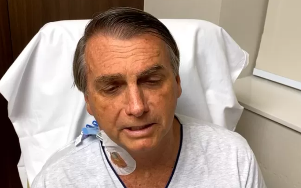 O presidente Jair Bolsonaro fez transmissão ao vivo no Facebook diretamente do hospital