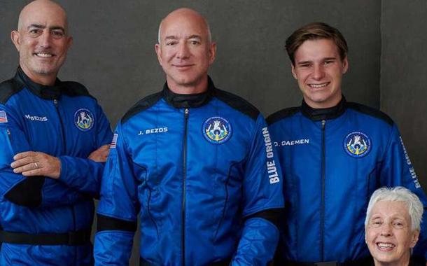 Mark Bezos, Jeff Bezos, Oliver Daemen e Wally Funk