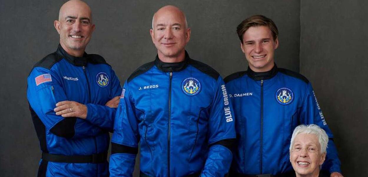 Mark Bezos, Jeff Bezos, Oliver Daemen e Wally Funk