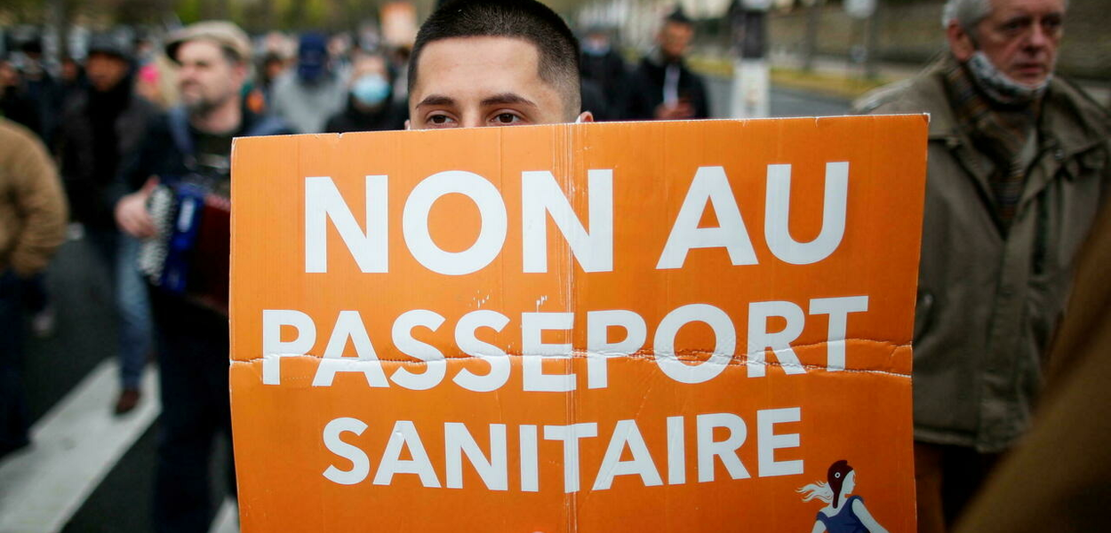 Protestos contra a obrigatoriedade do passaporte sanitário na França