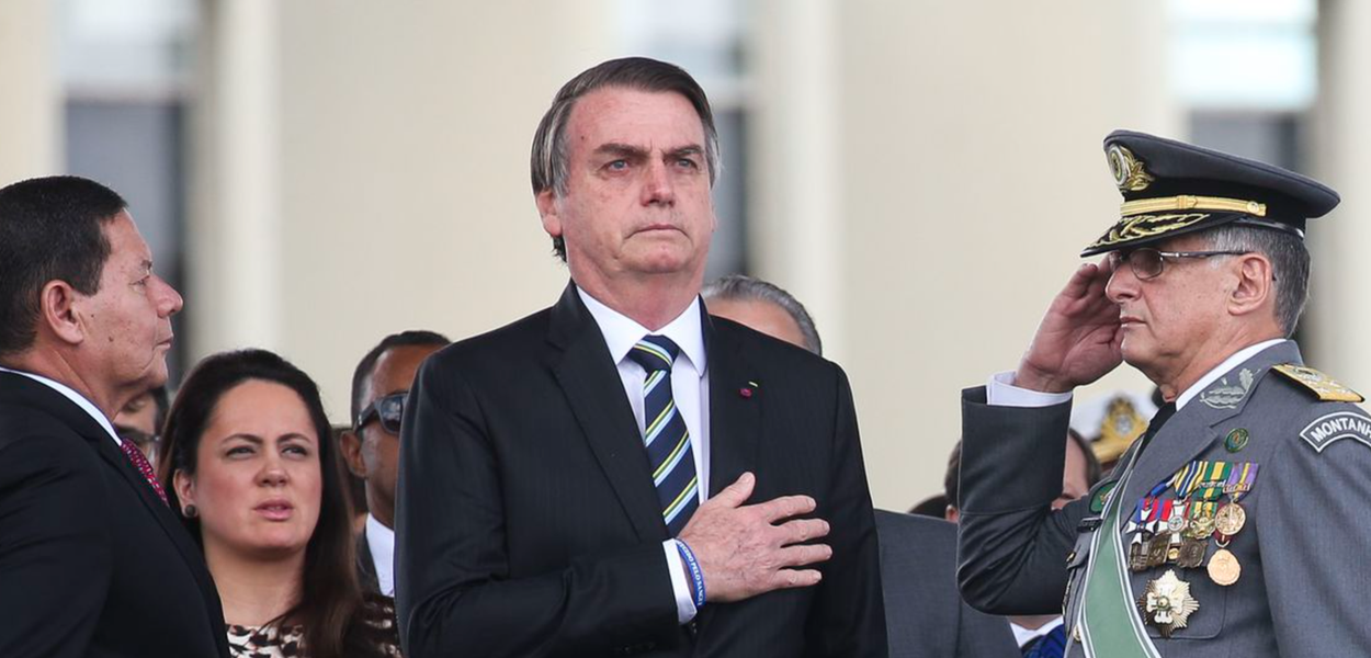 Bolsonaro e militares