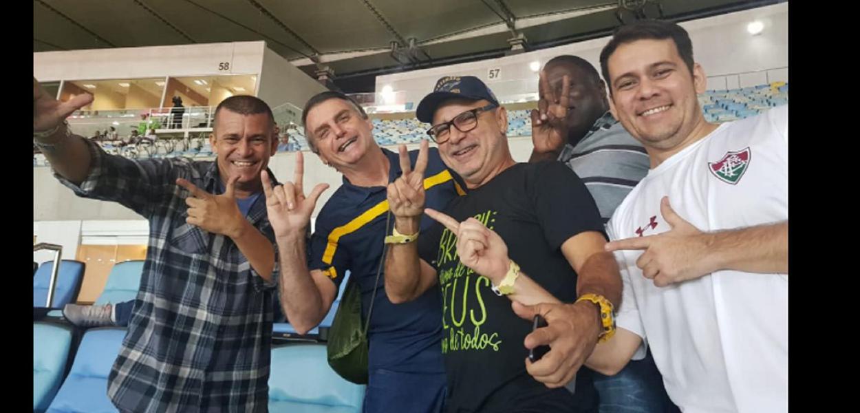 Queiroz manda recado para aliados de Bolsonaro e reclama de abandono