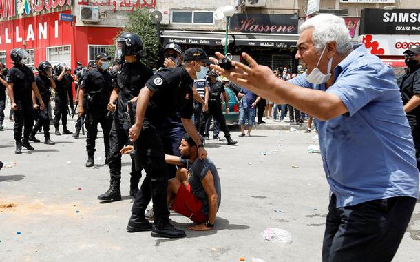 Protestos contra o governo na Tunísia