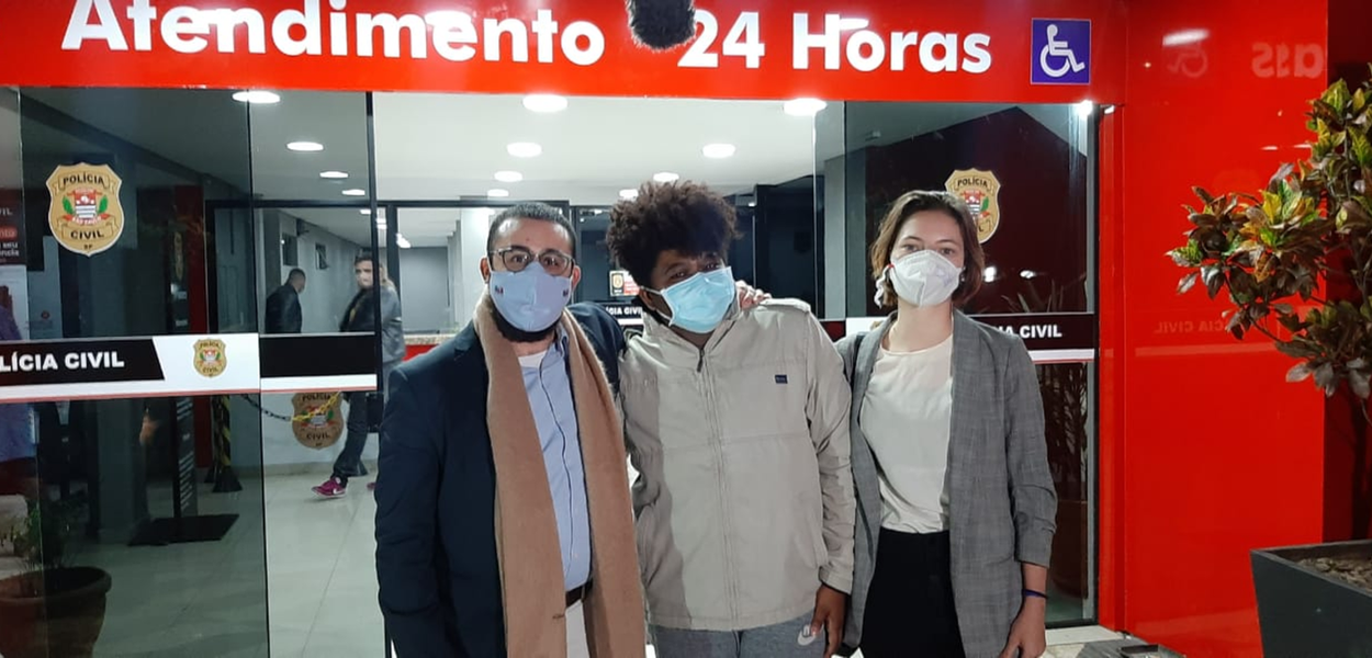 Gessica, esposa do ativista Galo