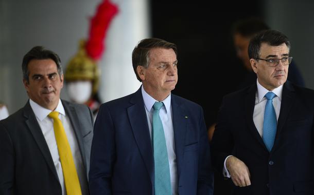 O ministro da Casa Civil, Ciro Nogueira, o presidente Jair Bolsonaro e o ministro de Relações Exteriores, Carlos França, durante recepção ao presidente de Cabo Verde, Jorge Carlos Fonseca, no Palácio do Planalto.