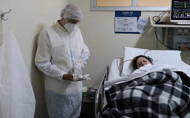 Paciente com Covid-19 no hospital Ronaldo Gazolla, no Rio de Janeiro (RJ)