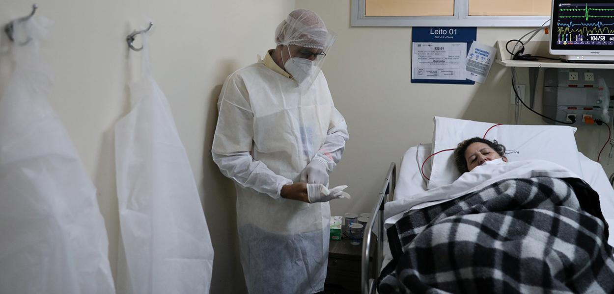 Paciente com Covid-19 no hospital Ronaldo Gazolla, no Rio de Janeiro (RJ)