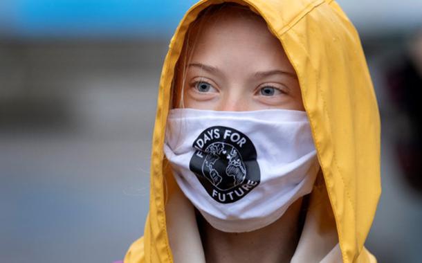 Greta Thunberg em protesto em Estocolmo (Fridays For Future) no Parlamento sueco em Estocolmo