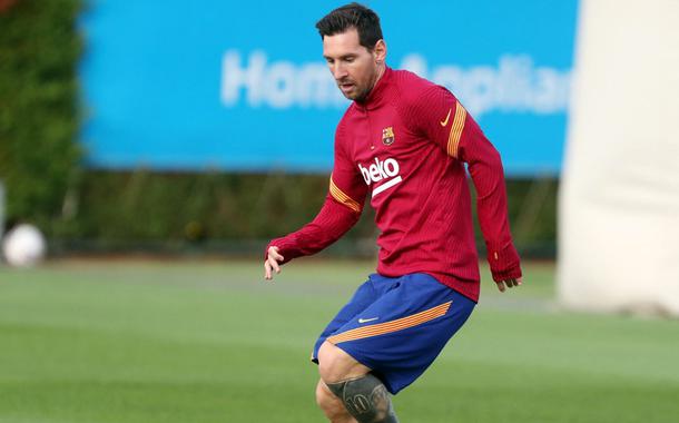 Barcelona anuncia saída do atacante argentino Lionel Messi