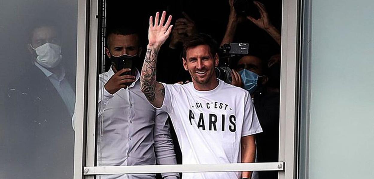 Messi chega a Paris