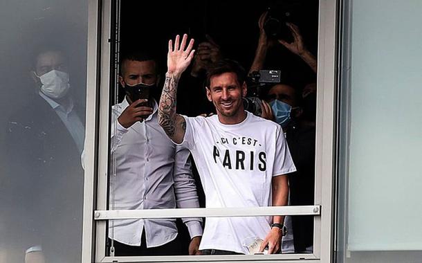 Messi chega a Paris