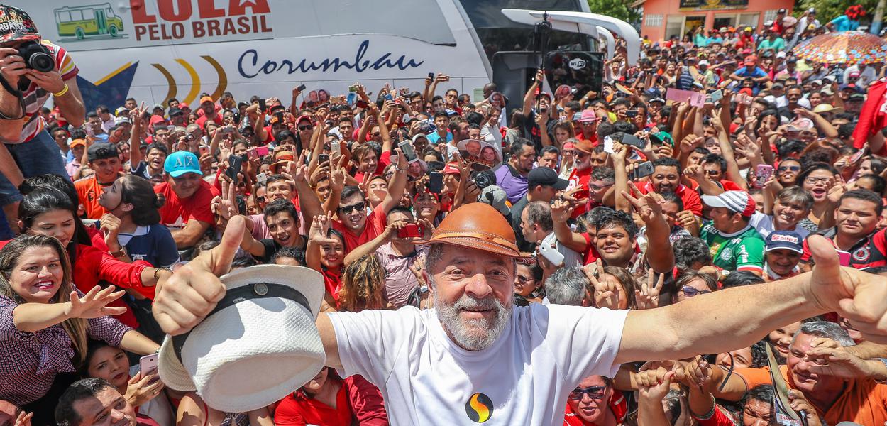 Povo terá que escolher entre a "democracia e o fascismo", diz Lula sobre as eleições de 2022