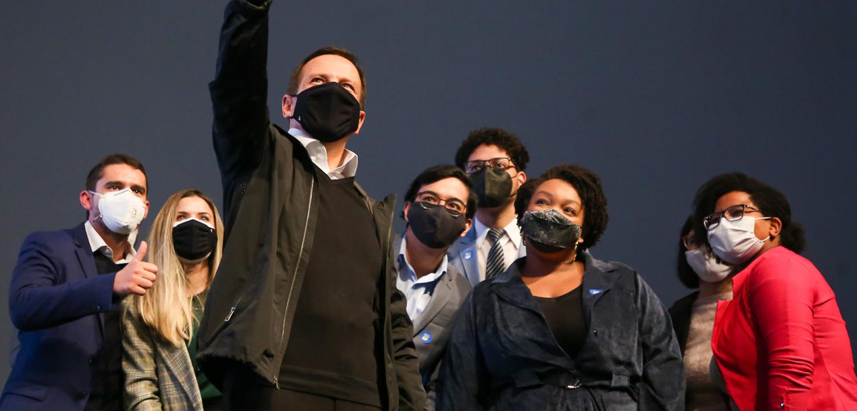 Cursos profissionalizantes para jovens também foram confirmados pelo Governo durante comemoração do Dia Internacional da Juventude.