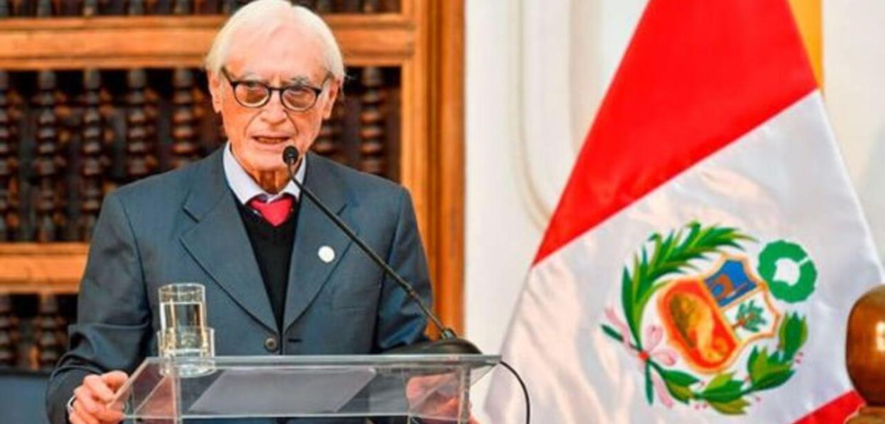 Héctor Béjar, chanceler do Peru