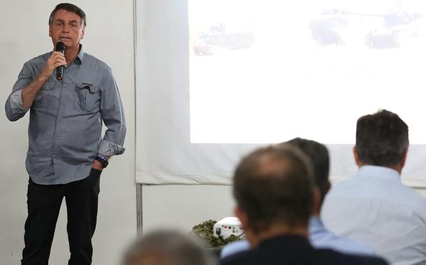 Bolsonaro faz pronunciamento no Campo de Instrução de Formosa/GO.