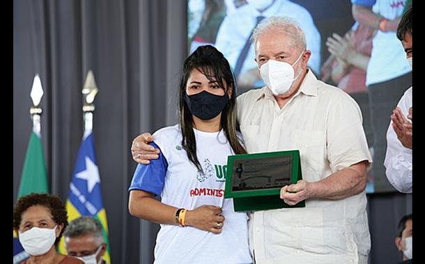 Lula foi homenageado por estudante universitária do município de Guaribas, uma das cidades-piloto do programa Fome Zero