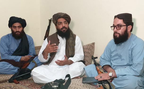 Waheedullah Hashimi, no centro