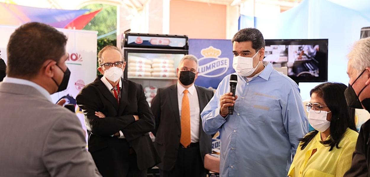 Nicolás Maduro mudou seis ministros do seu gabinete logo após instalação da mesa de diálogo nacional com a oposição