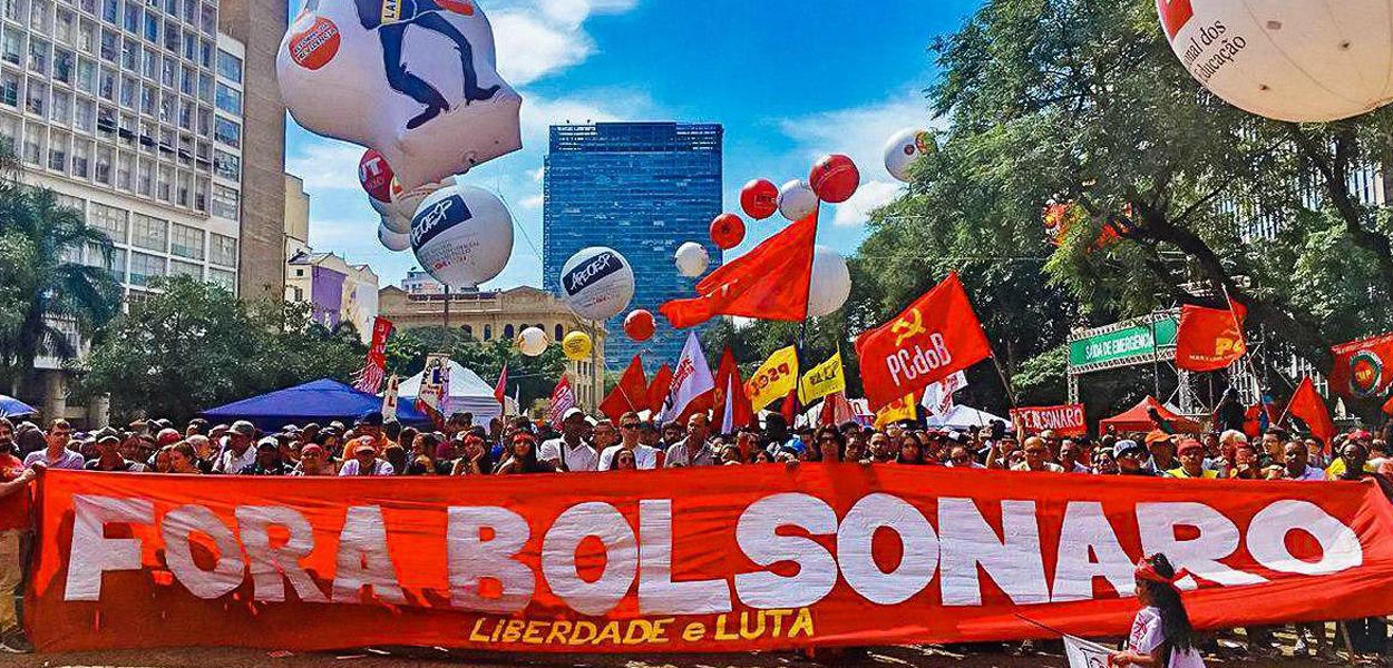 "FORA BOLSONARO" no Vale do Anhangabaú em São Paulo