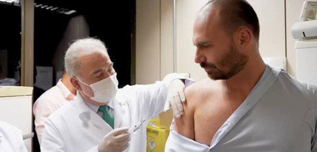 Eduardo Bolsonaro se vacinou em agosto de 2021