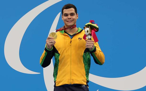 Gabriel Bandeira conquista a primeira medalha de ouro para o Brasil.