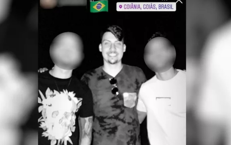 Jair Renan com amigos em festa clandestina em Goiânia