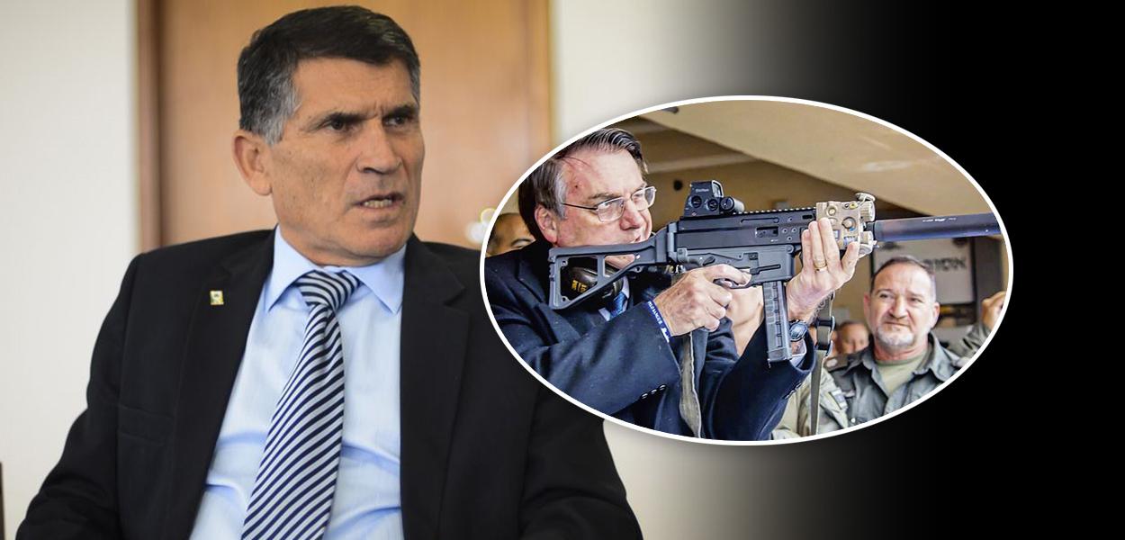 Carlos Alberto dos Santos Cruz e Jair Bolsonaro com fuzil