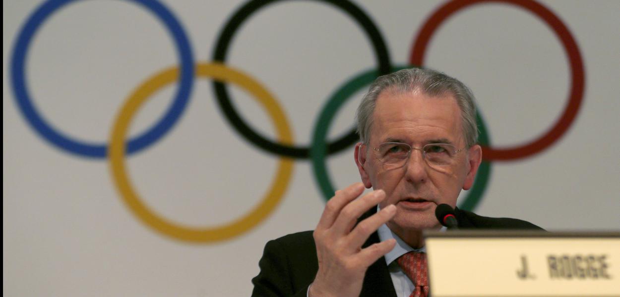 FILE PHOTO: International Olympic Commitee (IOC) president Jacques Rogge of Belgium speaks during a news conference in Buenos Aires September 4, 2013.  REUTERS/Enrique Marcarian