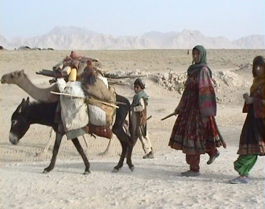 Uma caravana nômade Kuchi indo em direção a Kandahar, ao sul.