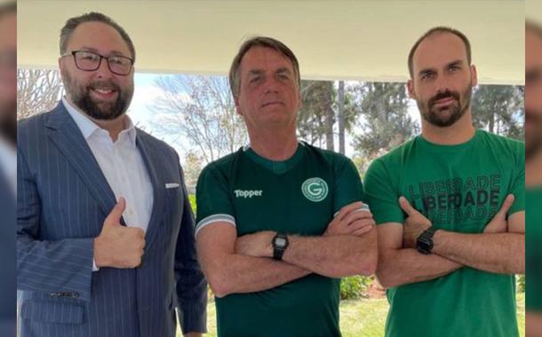 Jason Miller, Jair e Eduardo Bolsonaro