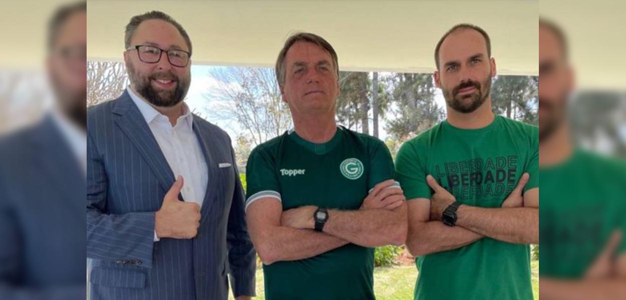 Jason Miller, Jair e Eduardo Bolsonaro