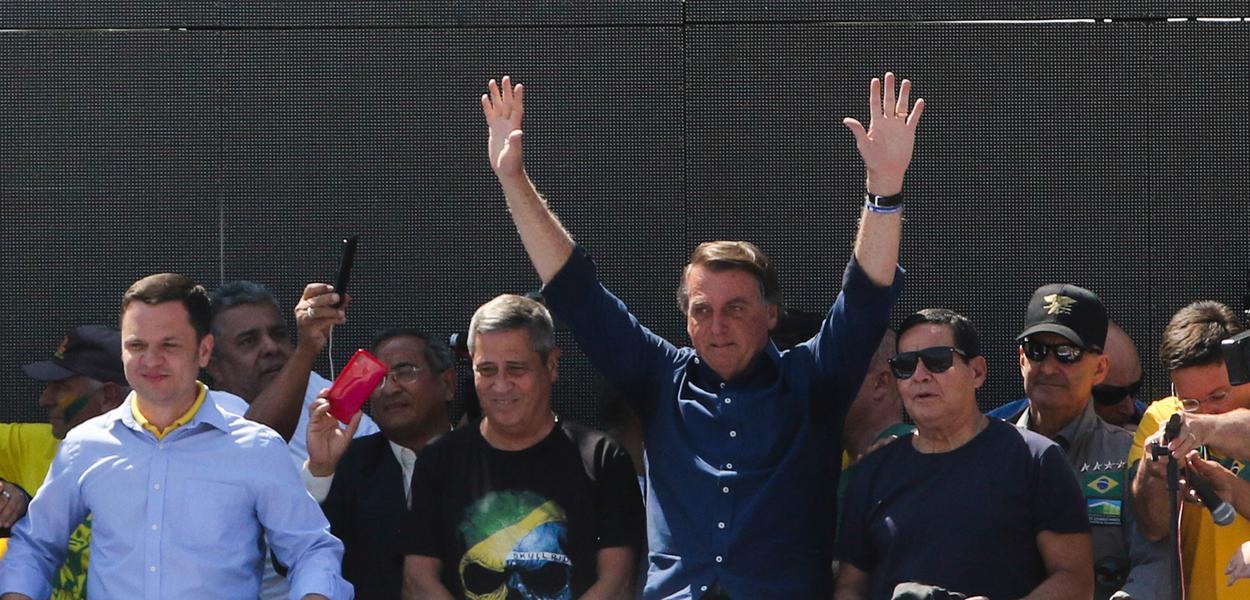 Jair Messias Bolsonaro participa de ato na Esplanada dos Ministérios