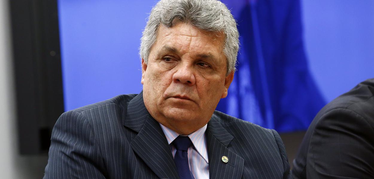 Informações disponibilizadas no Portal da Câmara dos Deputados apontam que o transporte de idas do deputado Alberto Fraga (DEM-DF) para Aracaju e de voltas para Brasília custou em torno de R$ 10 mil aos cofres públicos desde 2015